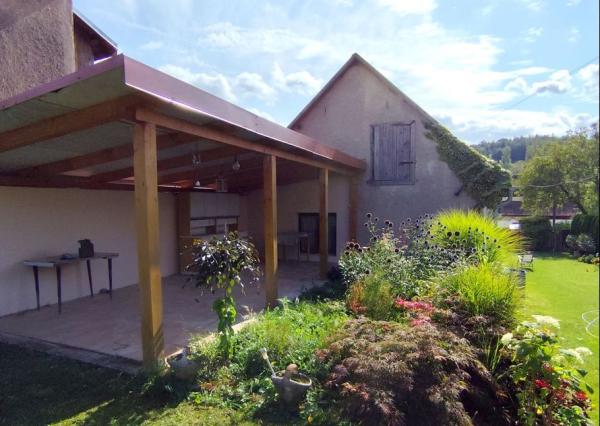 Exkluzívne- Útulný dom s nádhernou záhradou v krásnej prírode