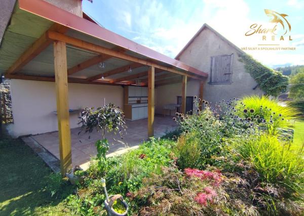 Exkluzívne- Útulný dom s nádhernou záhradou v krásnej prírode