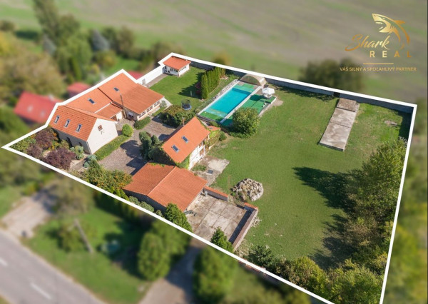 Jedinečná rodinná usadlosť s bazénom, posilňovňou, wellness a hosťovským domom