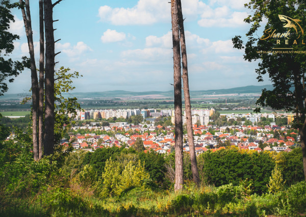 *PRIPRAVUJEME* Pozemok s panoramatickým výhľadom v Ratnovciach