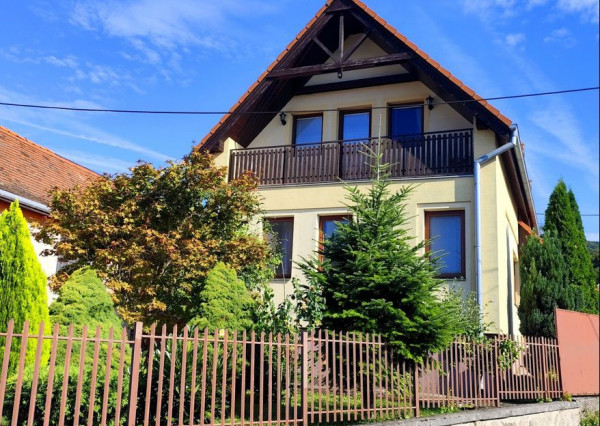 REZERVOVANÉ - Novinka! Priestranný rodinný dom v peknej prírode