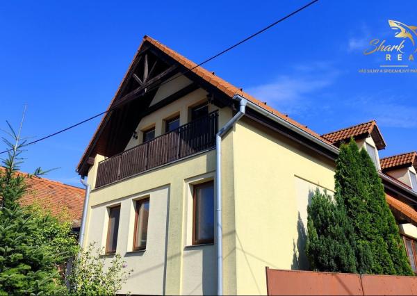 REZERVOVANÉ - Novinka! Priestranný rodinný dom v peknej prírode 