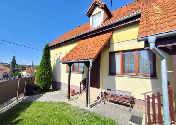 REZERVOVANÉ - Novinka! Priestranný rodinný dom v peknej prírode 