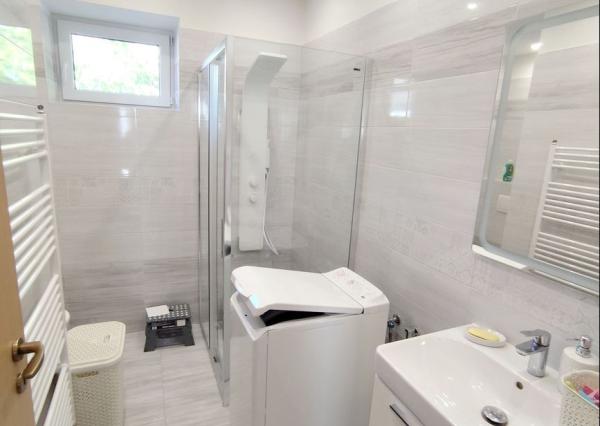 REZERVOVANÉ - Novinka! Priestranný rodinný dom v peknej prírode 