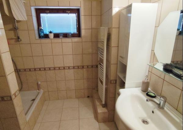 REZERVOVANÉ - Novinka! Priestranný rodinný dom v peknej prírode 