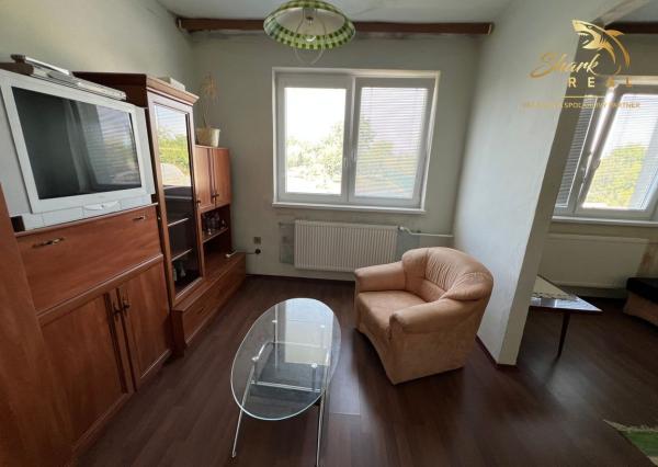 Priestranný, svetlý 4 izbový RD v pokojnej časti obce Čata