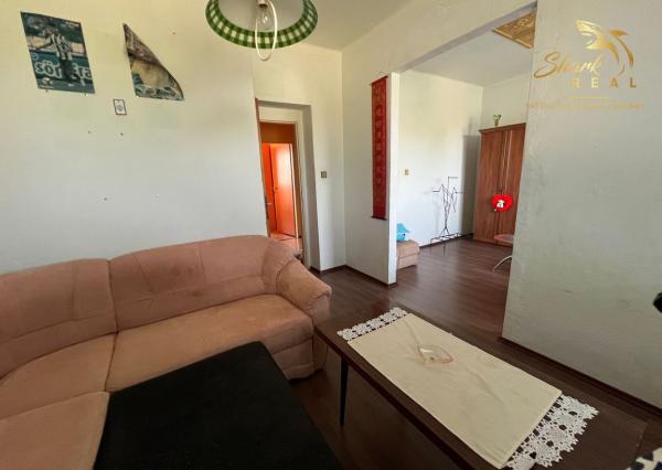 Priestranný, svetlý 4 izbový RD v pokojnej časti obce Čata