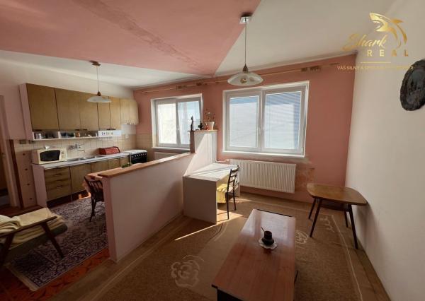 Priestranný, svetlý 4 izbový RD v pokojnej časti obce Čata