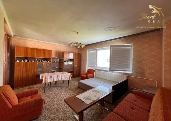 Priestranný, svetlý 4 izbový RD v pokojnej časti obce Čata