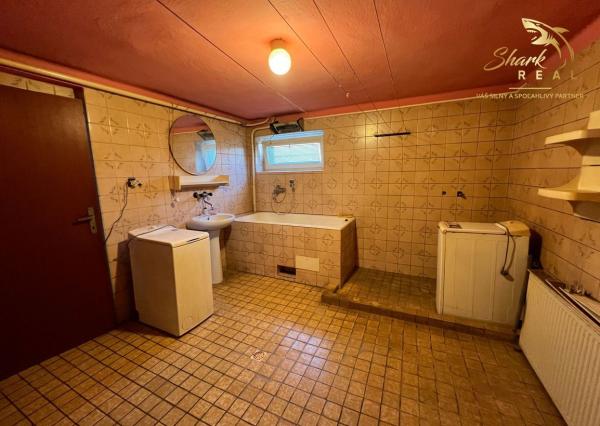 Priestranný, svetlý 4 izbový RD v pokojnej časti obce Čata