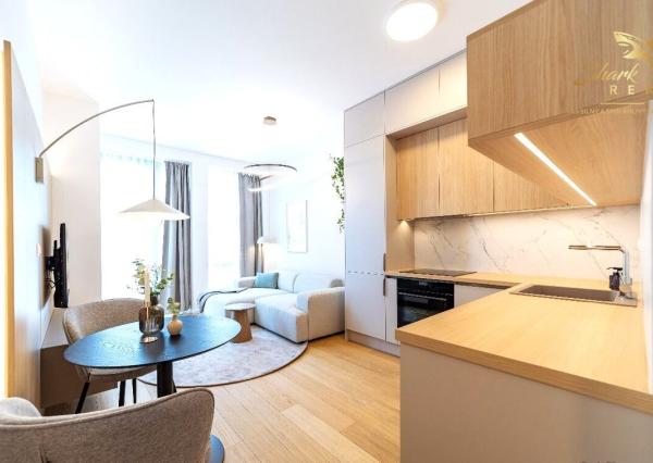 LUXUSNÝ a NOVÝ 2i byt s terasou a krytým parkovaním