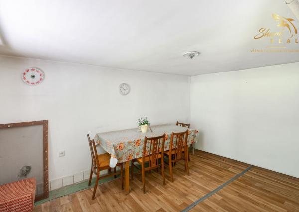 Priestranný rodinný dom s rozľahlým pozemkom