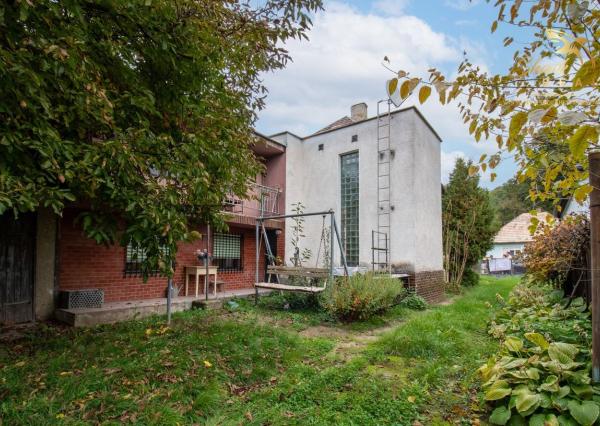 Priestranný rodinný dom s rozľahlým pozemkom