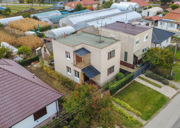 NEPREHLIADNITE! Na predaj 4 izbový rodinný dom v tichej časti obce