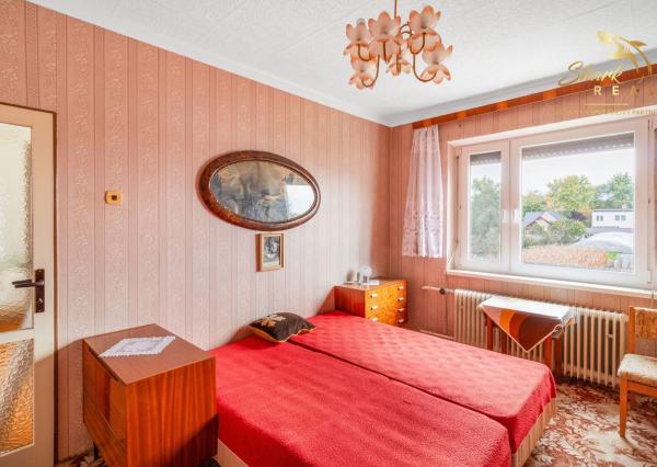 NEPREHLIADNITE! Na predaj 4 izbový rodinný dom v tichej časti obce