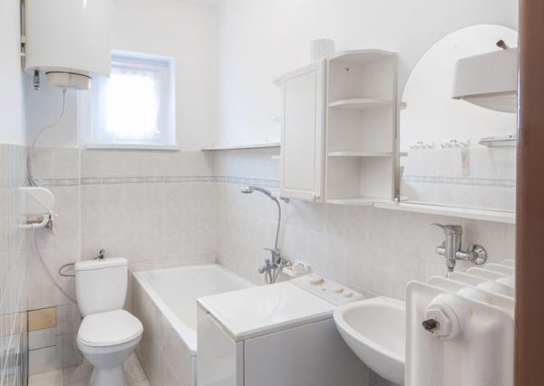 NEPREHLIADNITE! Na predaj 4 izbový rodinný dom v tichej časti obce