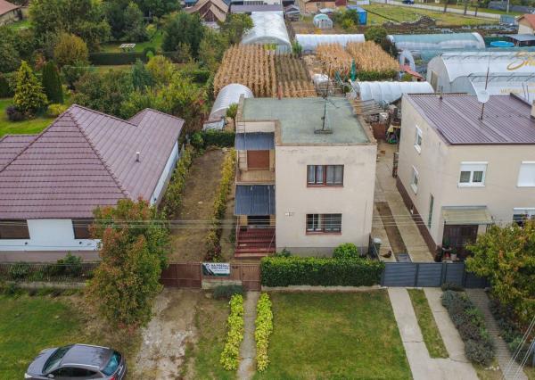 NEPREHLIADNITE! Na predaj 4 izbový rodinný dom v tichej časti obce