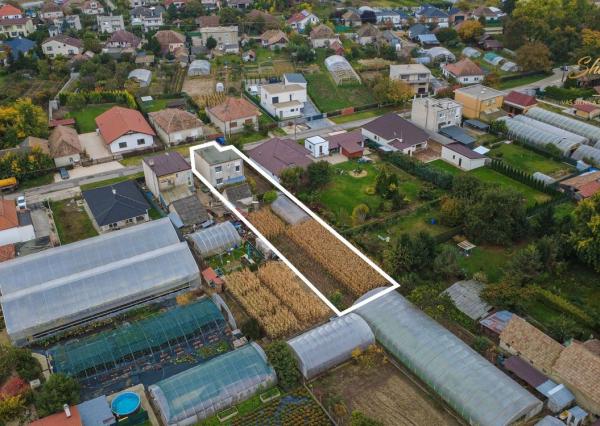 NEPREHLIADNITE! Na predaj 4 izbový rodinný dom v tichej časti obce