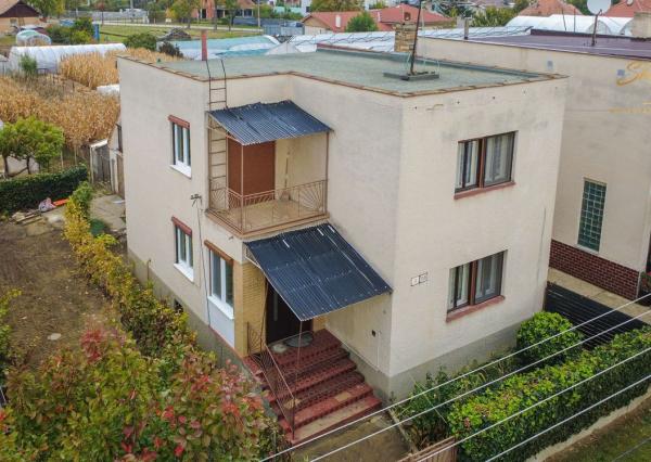 NEPREHLIADNITE! Na predaj 4 izbový rodinný dom v tichej časti obce