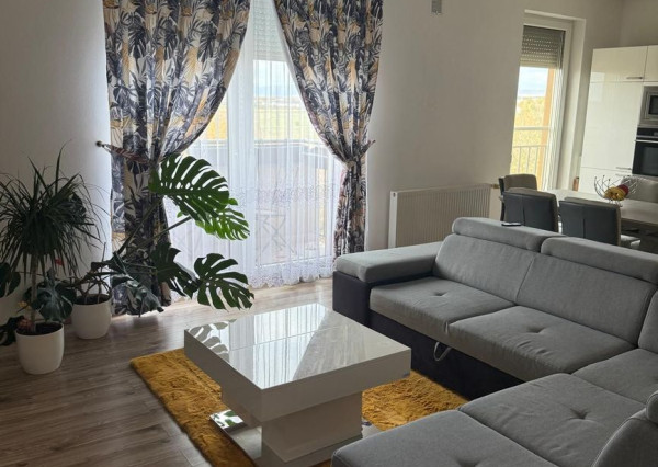 Priestranný 3-izbový byt s dvoma loggiami - Senec