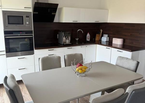 Priestranný 3-izbový byt s dvoma loggiami - Senec 