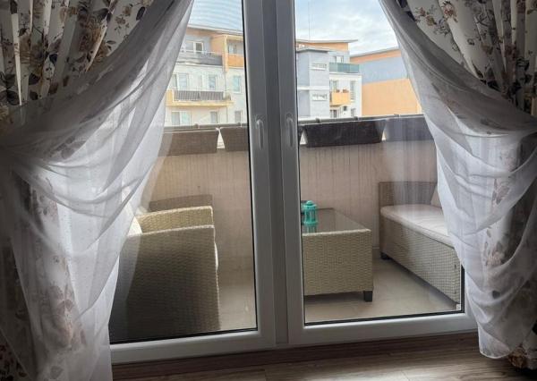 Priestranný 3-izbový byt s dvoma loggiami - Senec 