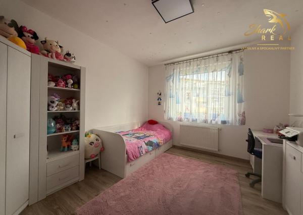 Priestranný 3-izbový byt s dvoma loggiami - Senec 