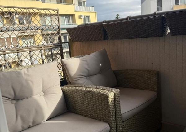 Priestranný 3-izbový byt s dvoma loggiami - Senec 