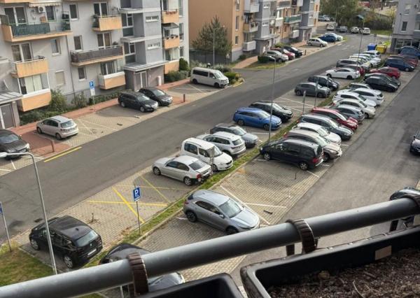 Priestranný 3-izbový byt s dvoma loggiami - Senec 