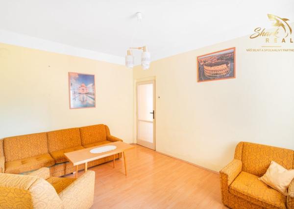 Priestranný 5-izbový dom s veľkým pozemkom v obci Iža