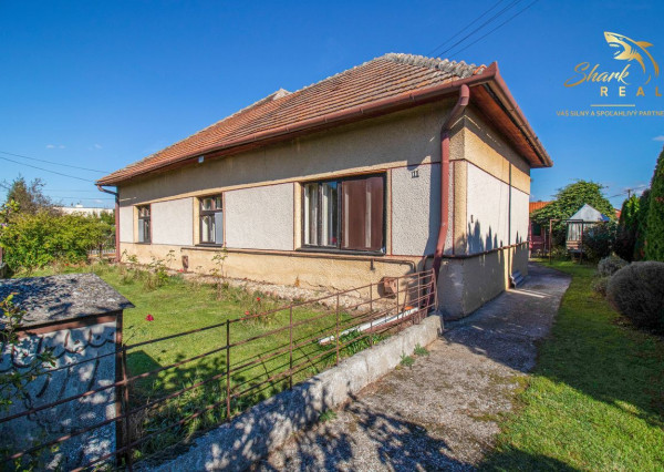 Na predaj 6-izbový rodinný dom s veľkým pozemkom v Komjaticiach