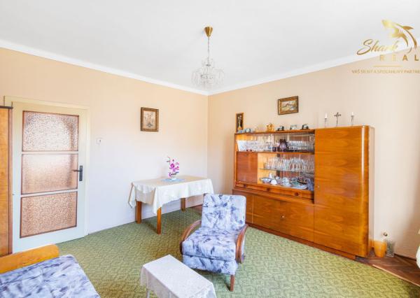 Na predaj 6-izbový rodinný dom s veľkým pozemkom v Komjaticiach