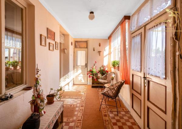 Na predaj 6-izbový rodinný dom s veľkým pozemkom v Komjaticiach