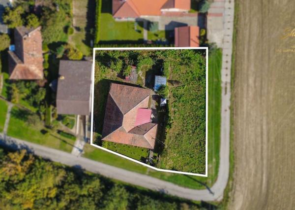 Na predaj 6-izbový rodinný dom s veľkým pozemkom v Komjaticiach