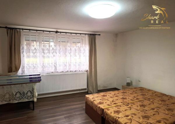 Priestranný dom so záhradou