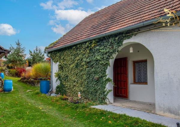 Útulný dom s nádhernou záhradou v krásnej prírode