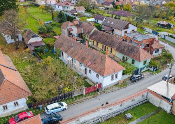 Útulný dom s nádhernou záhradou v krásnej prírode