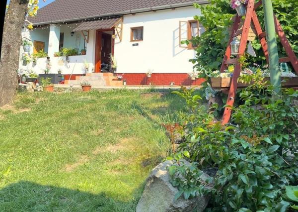 REZERVOVANÉ! Exkluzívna ponuka - romantický vidiecky dom na predaj
