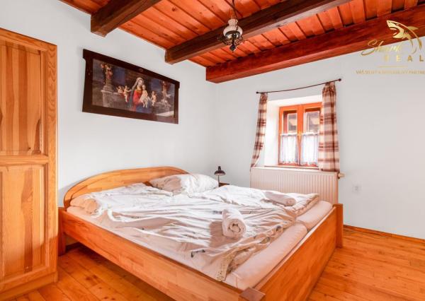 Útulná chata usadená v krásnom prostredí Štiavnických vrchov