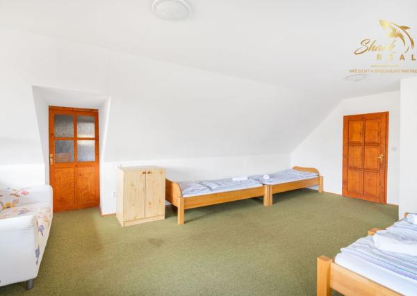 Útulná chata usadená v krásnom prostredí Štiavnických vrchov