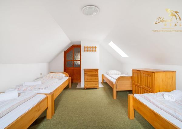 Útulná chata usadená v krásnom prostredí Štiavnických vrchov