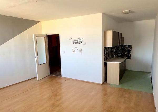 Na predaj 2-izbový byt na kompletnú rekonštrukciu