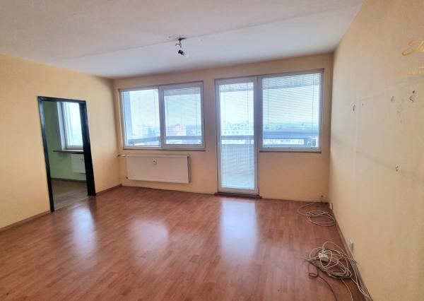 Na predaj 3-izbový byt na kompletnú rekonštrukciu 