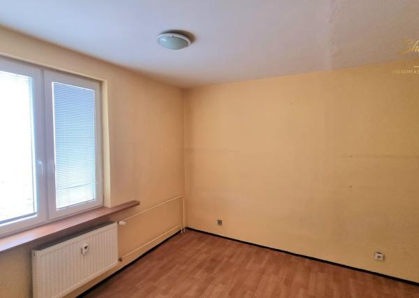 Na predaj 3-izbový byt na kompletnú rekonštrukciu 