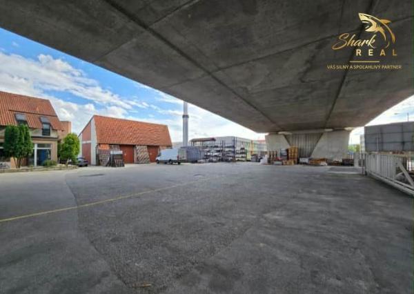 Skladový areál v priemyselnej oblasti v Nitre