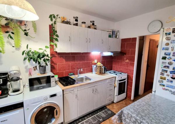 Na predaj 4-izbový byt v obľúbenej lokalite Trebišova – Komenského