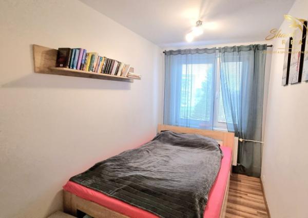 Na predaj 4-izbový byt v obľúbenej lokalite Trebišova – Komenského