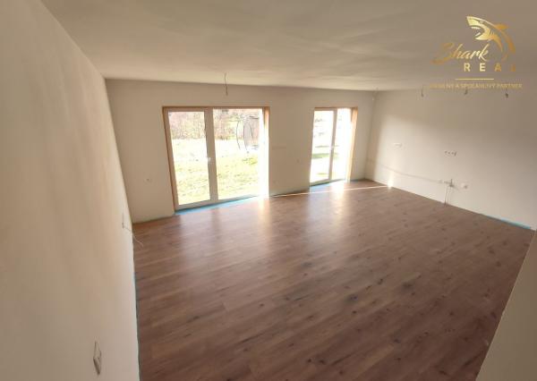 Byt v novostavbe so záhradou neďaleko tajchu Nová Baňa