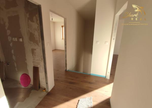 Byt v novostavbe so záhradou neďaleko tajchu Nová Baňa