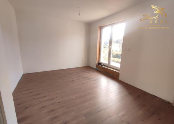 Byt v novostavbe so záhradou neďaleko tajchu Nová Baňa